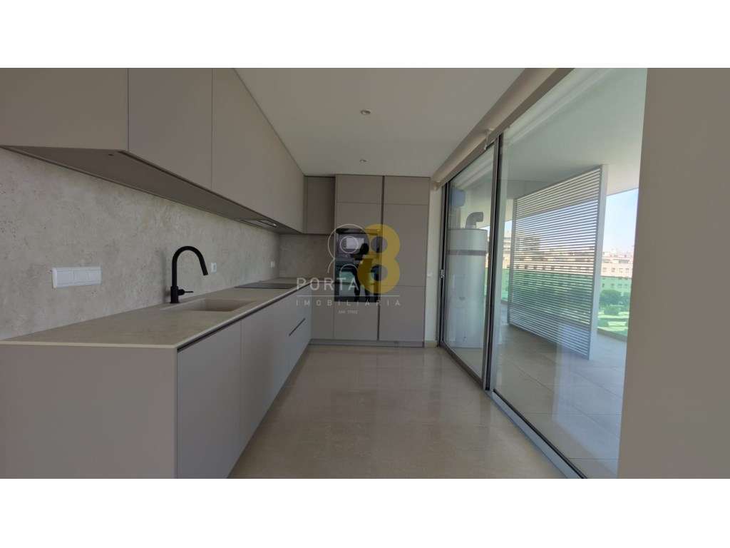 T2 Exclusivo com Terraço de 80 m² | 2 Suites | Piscina e Garagem Box-6