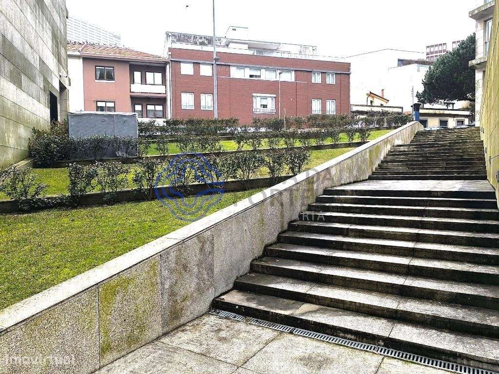 Venda Apartamento T2, garagem, arrumos, varanda, condomínio reservado, - Grande imagem: 2/27