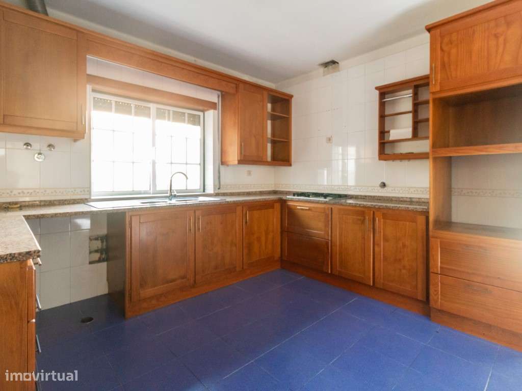 Moradia T3 com sótão, garagem e terreno em Serpins - Grande imagem: 2/35