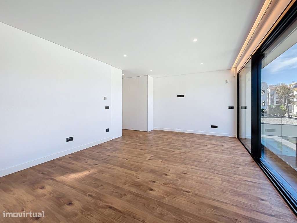 Moradia T5 na Aroeira - Charneca da Caparica.-14