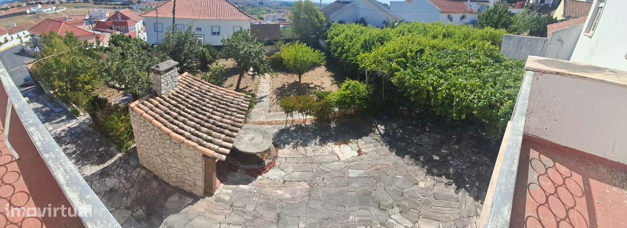 2 MORADIAS Independentes T6 e T1 com , Garagem, Jardim, Terreno ,Adega-32