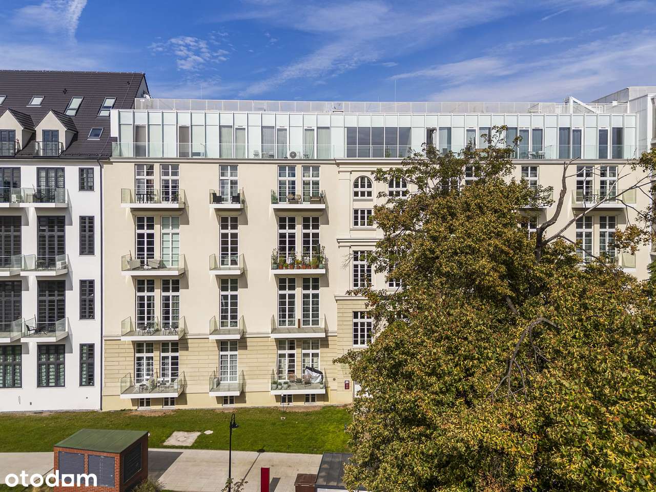 Przy Rynku | Południowe światło | 4,5 m sufit | 3 pokoje | 2 balkony-14