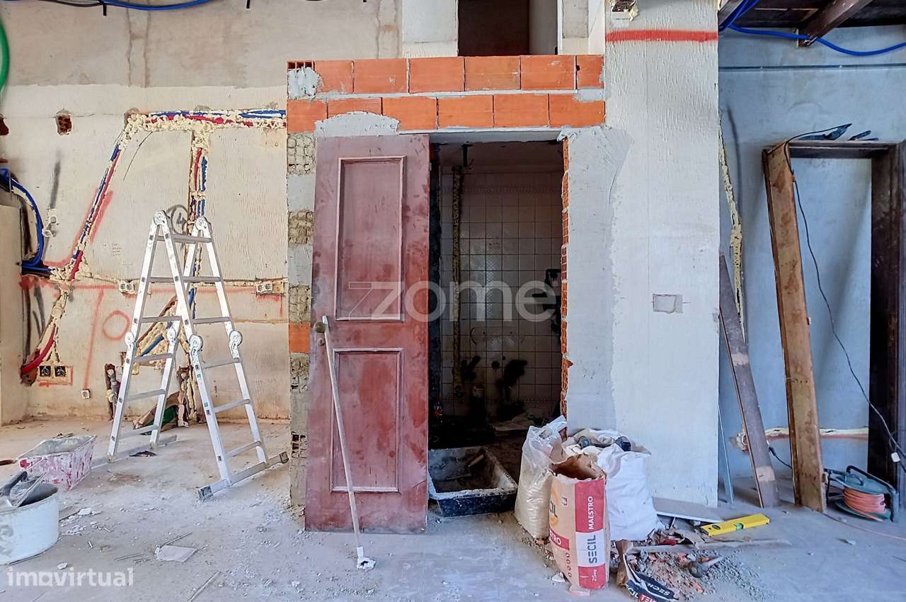 Loja com Potencial para T1 à Venda no Bairro do Liceu, Aveiro-6