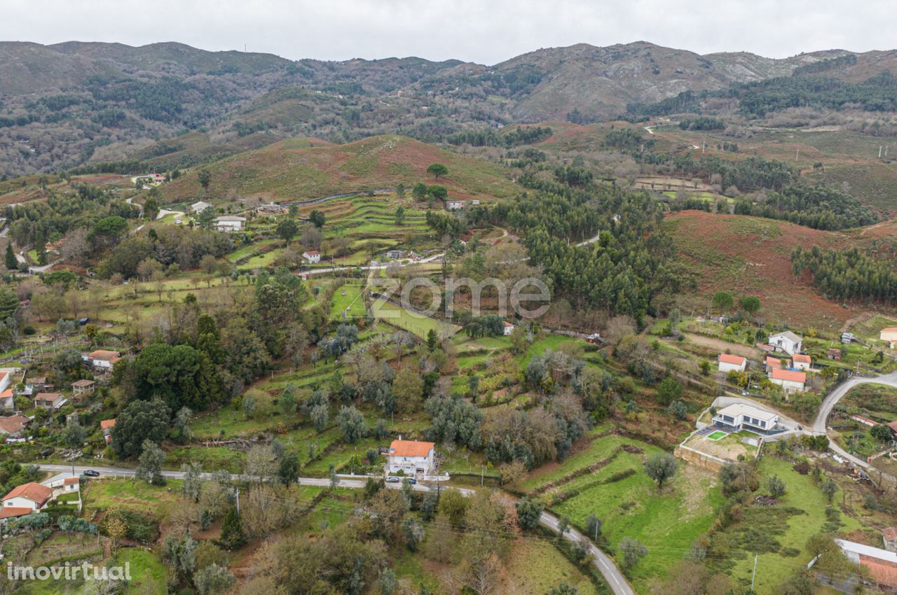 Ruína com Terreno em Gondoriz, Terras de Bouro