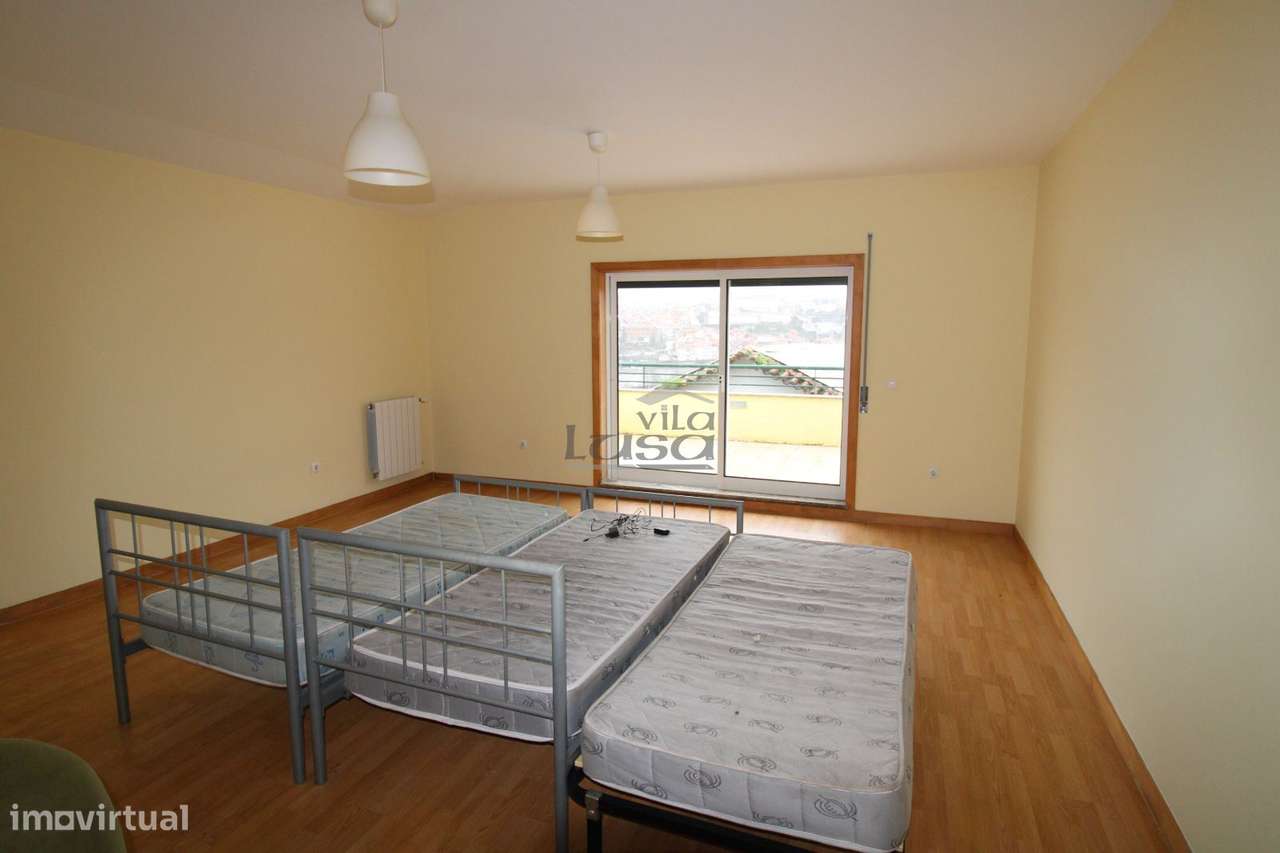 Andar de Moradia T2 com Terreno na Zona Histórica de Vila Nova de Gaia - Grande imagem: 4/28