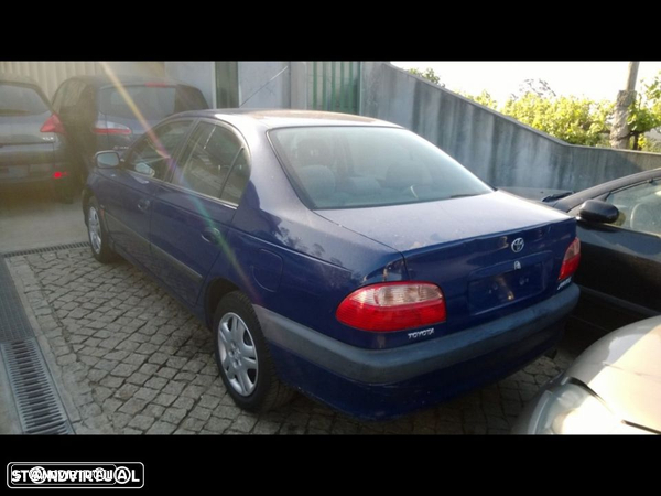 Traseira / Frente /Interior Toyota Avensis 2001 - 2