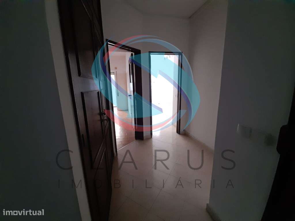 Excelente Apartamento T2 -Almada-16
