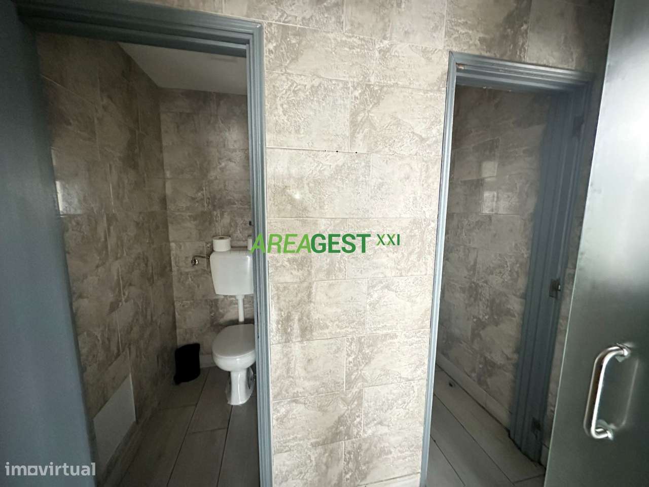 Prédio em propriedade total em Charneca de Caparica-11