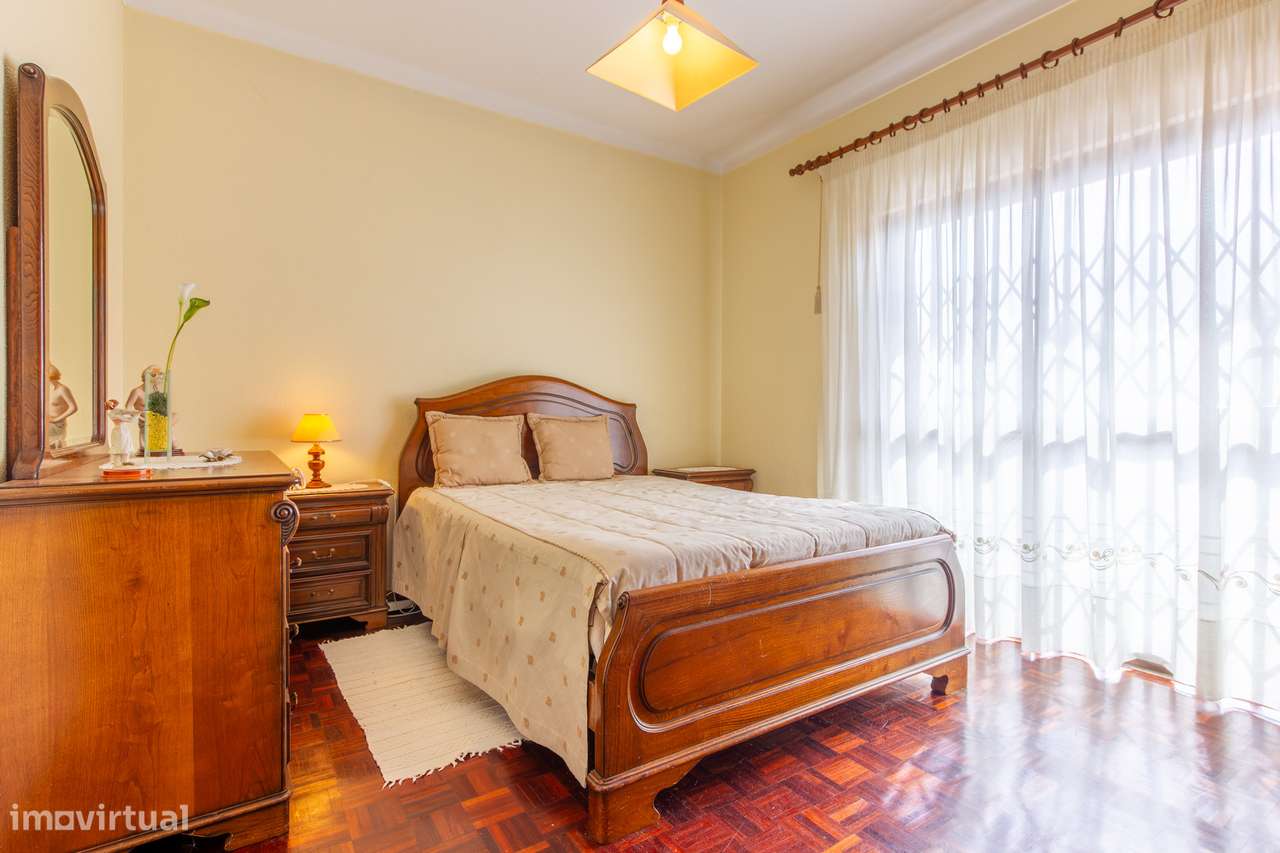 Moradia T5 isolada com jardim e terraço em Quinta do Conde-20