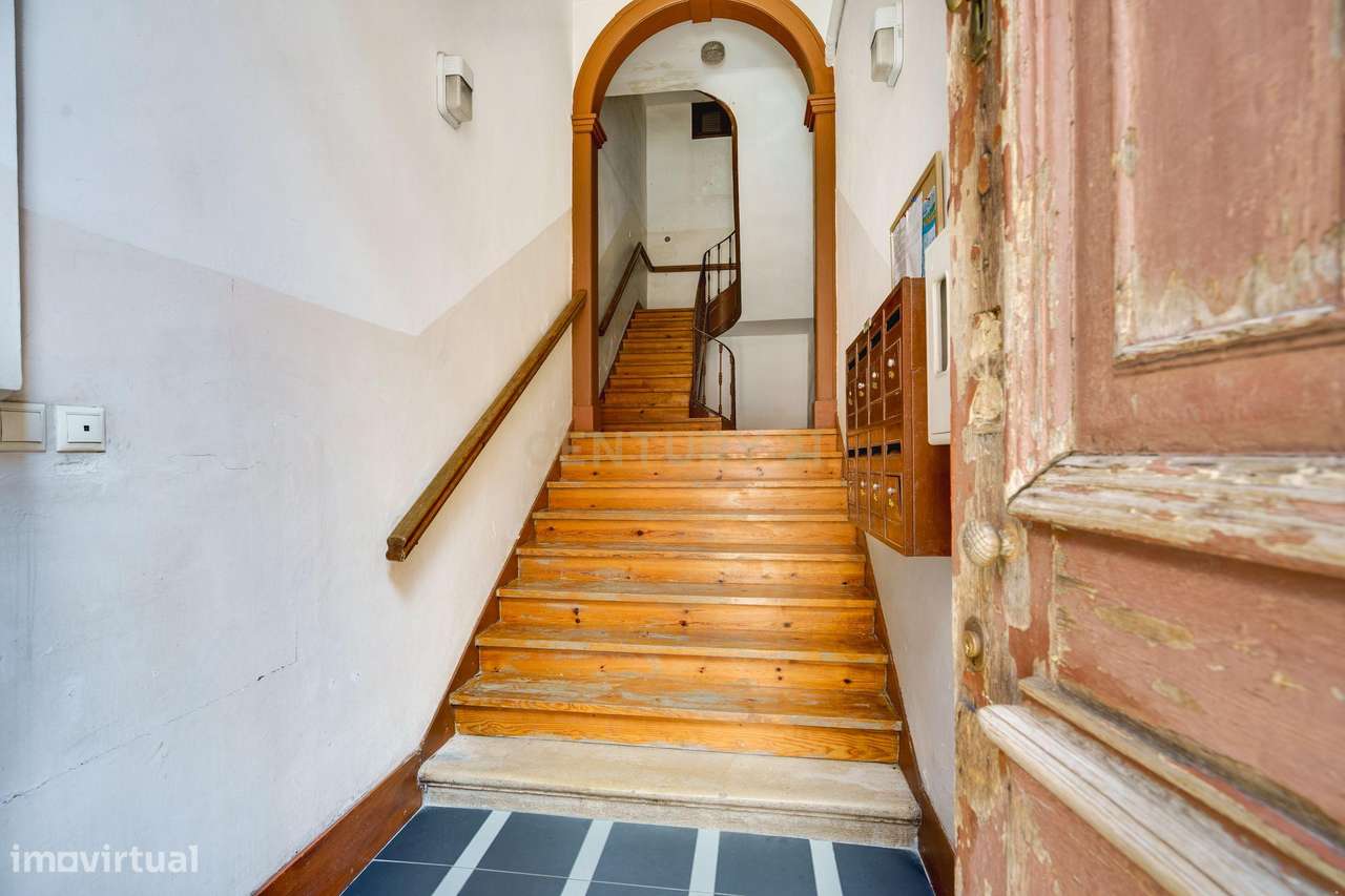 Apartamento de Charme com Jardim Privativo e Capela | Alcântara, Lisbo-18
