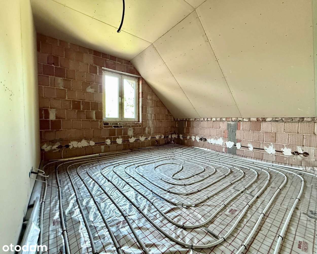 Dom z częścią usługową w doskonałej lokalizacji-13