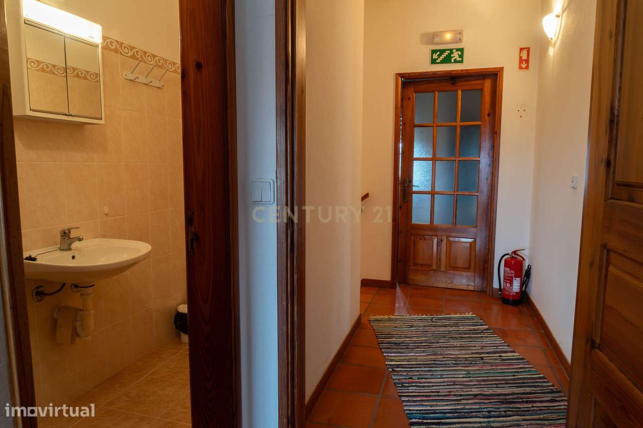 Oportunidade de investimento: edifício habitacional + piscina + terren-26