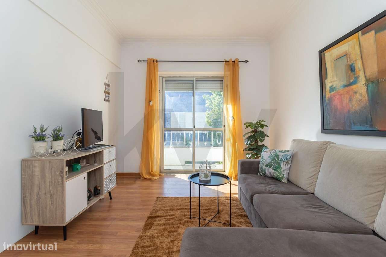 Apartamento T4 em Plena Rua Capitão Leitão – O Coração de Almada a Seu - Grande imagem: 2/37