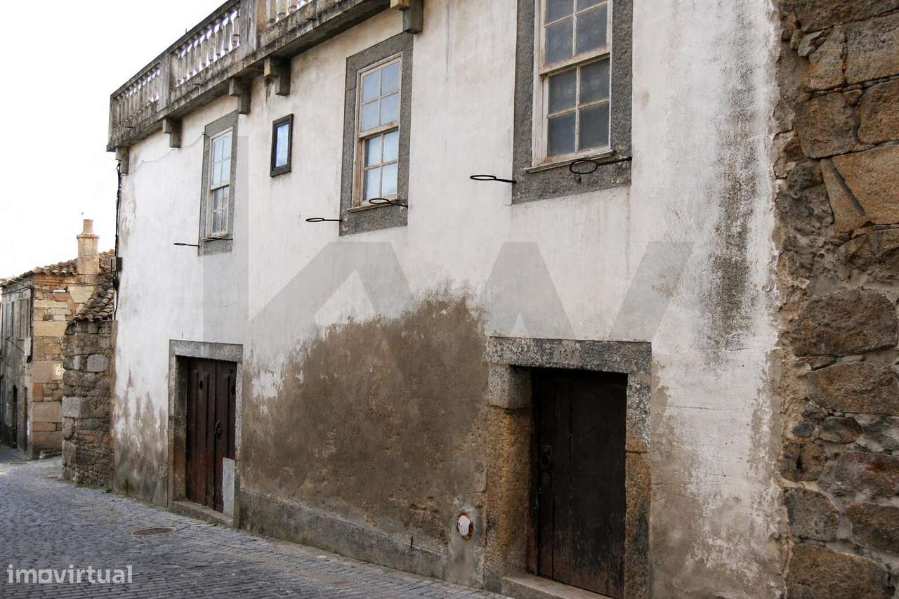 Moradia Tradicional com Antiga Adega para Reabilitação no Centro Histó - Grande imagem: 5/32
