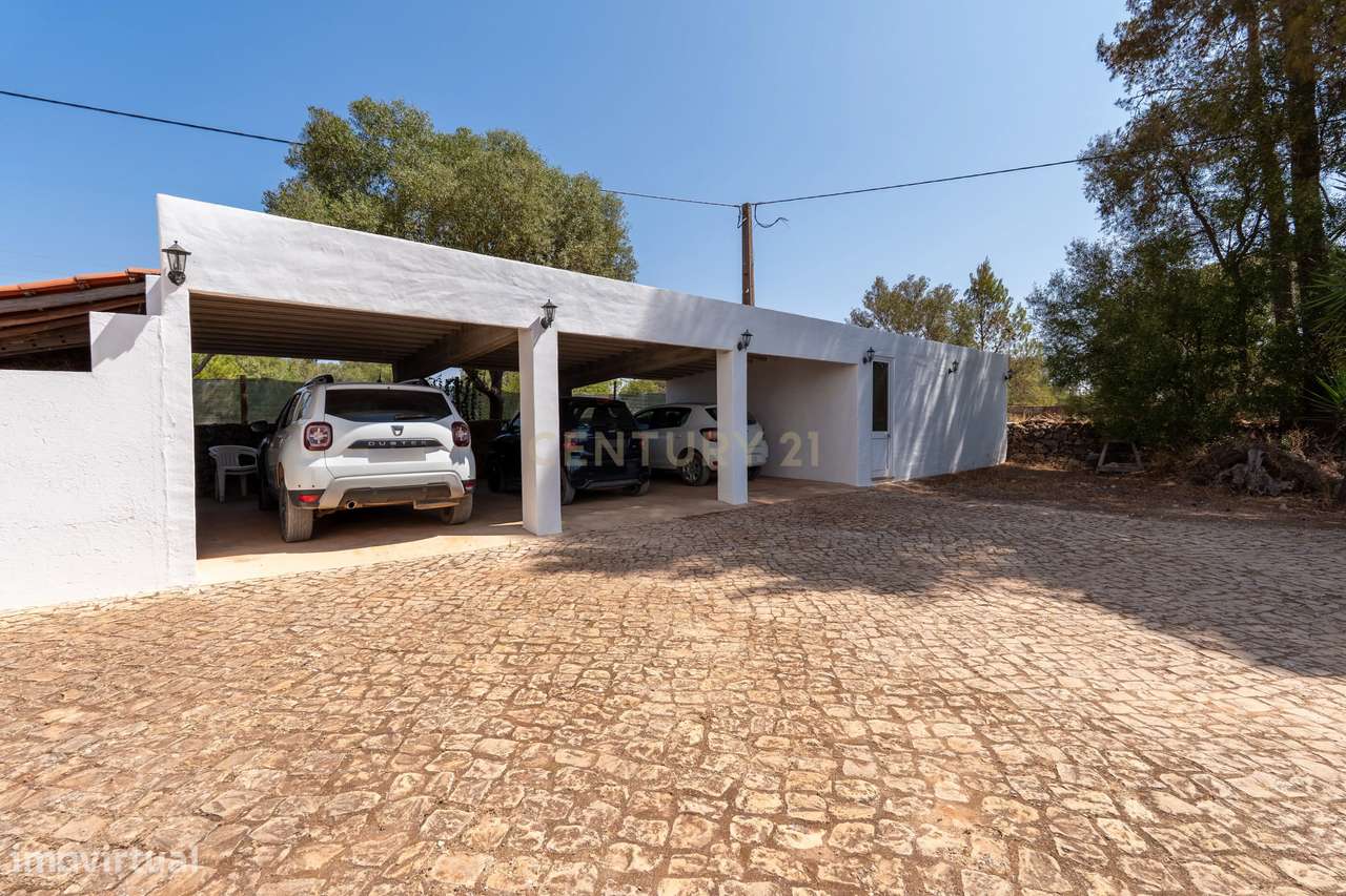 MORADIA T5 COM PISCINA E 5050M2 DE LOTE DE TERRENO SITUADO NO CAMPO NU - Grande imagem: 4/41