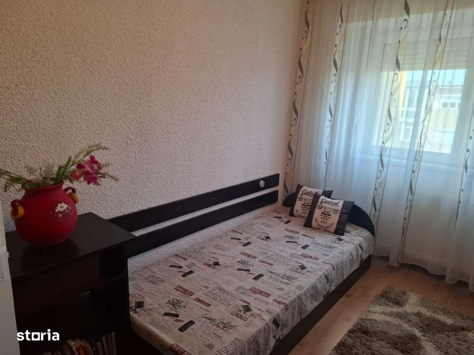Apartament 4 camere  decomandate cu vedere pe doua parti in Nadlac-16