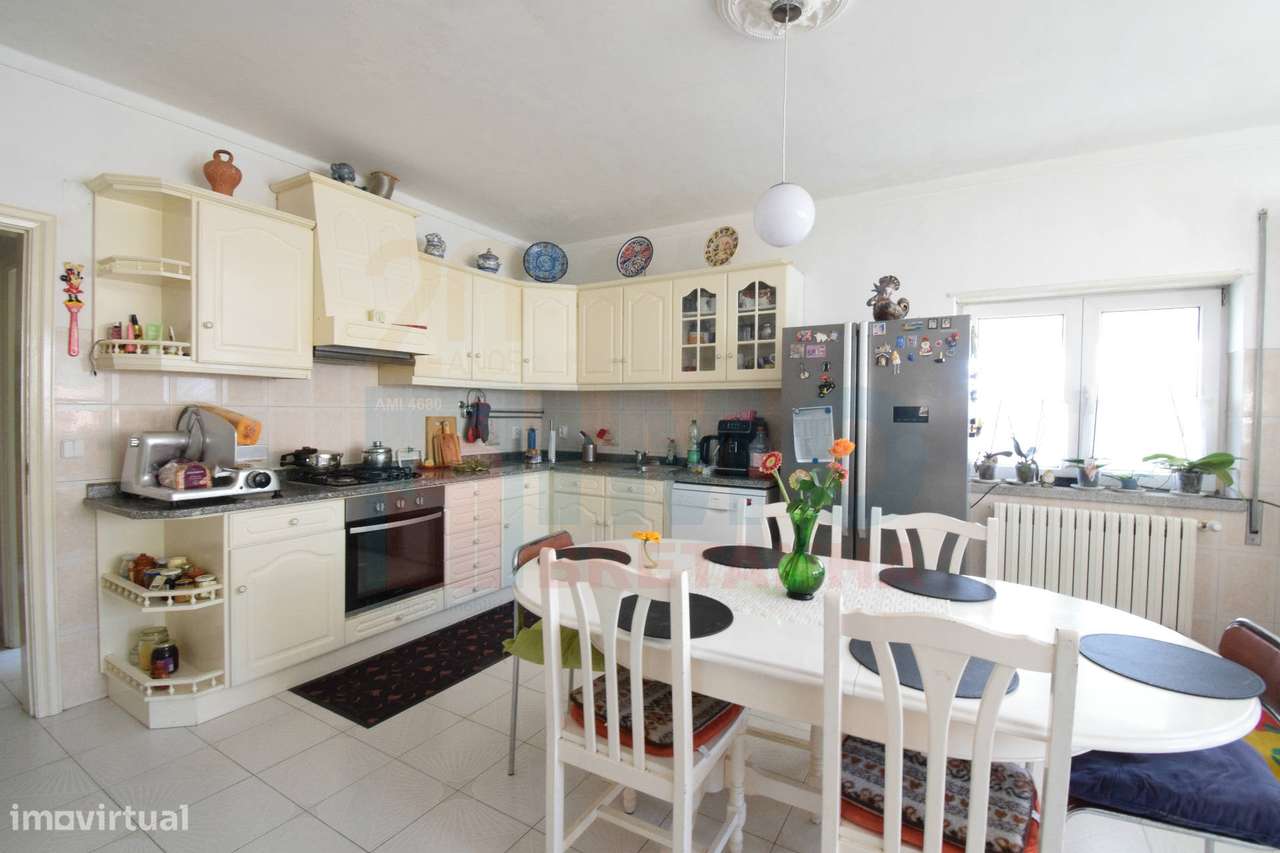 Moradia Isolada c/ 2 Apart. Independentes c/ Terreno - Covilhã - Grande imagem: 4/36