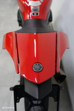 Yamaha R1 - 6