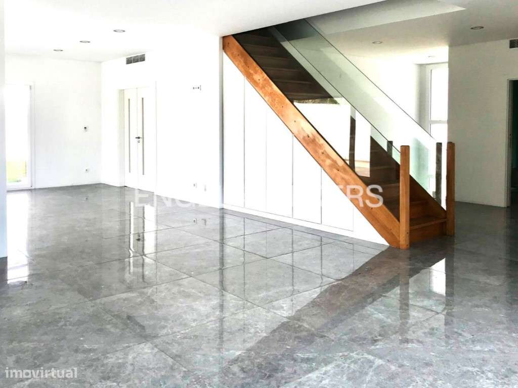 Sofisticada Moradia T5 com Piscina em Loures - Grande imagem: 3/47