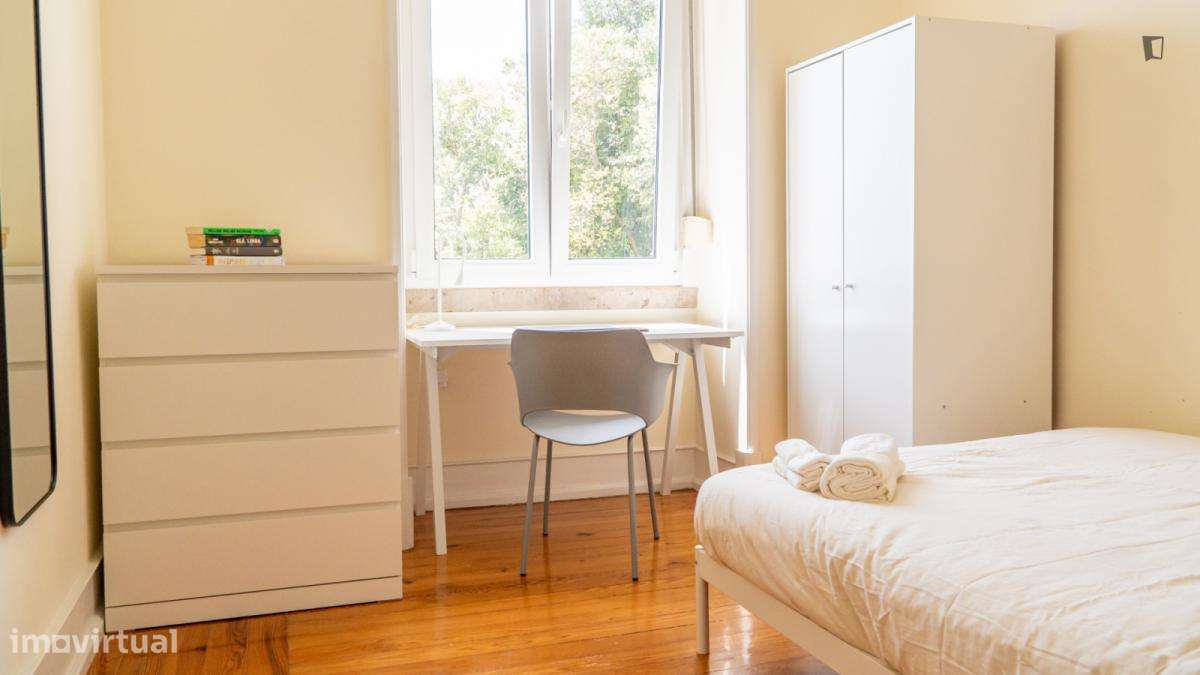 Quarto - localizado em Alameda Lisbon - Grande imagem: 4/10