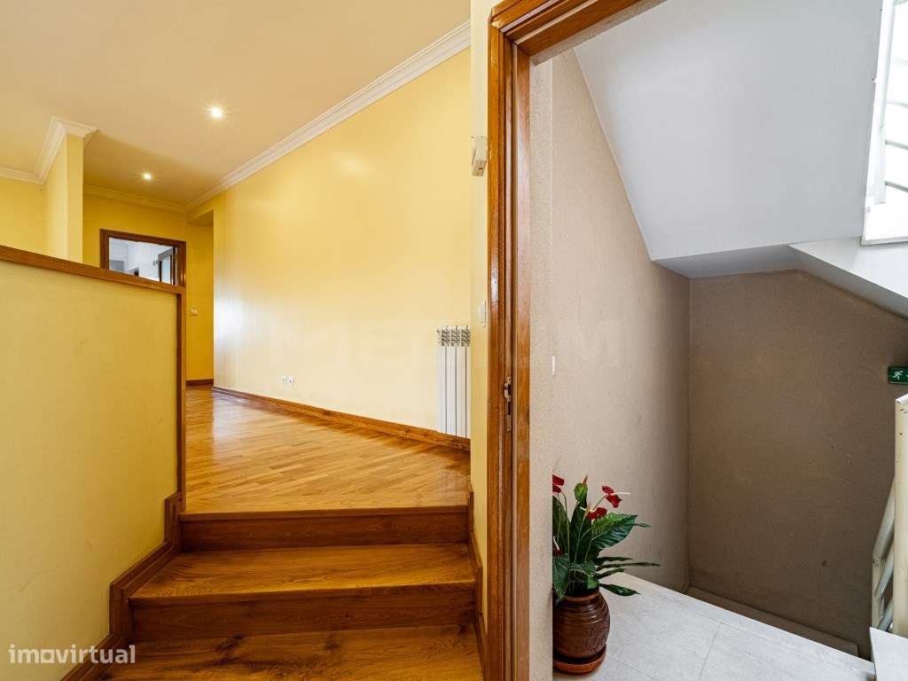 Andar de Moradia T3 - em Nogueira e Silva Escura - Grande imagem: 5/34