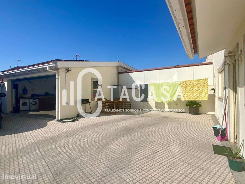 Moradia Geminada T4 para venda na freguesia de Aguada de Cima-18