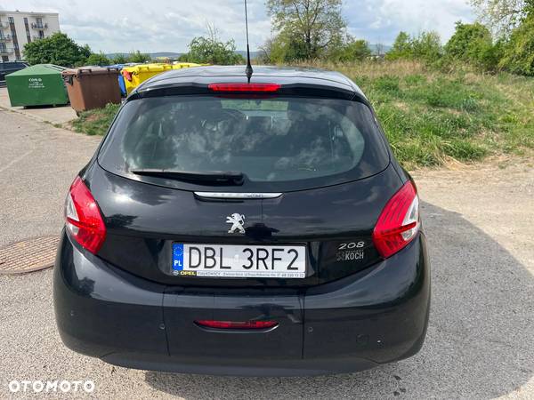 Peugeot 208 - 12