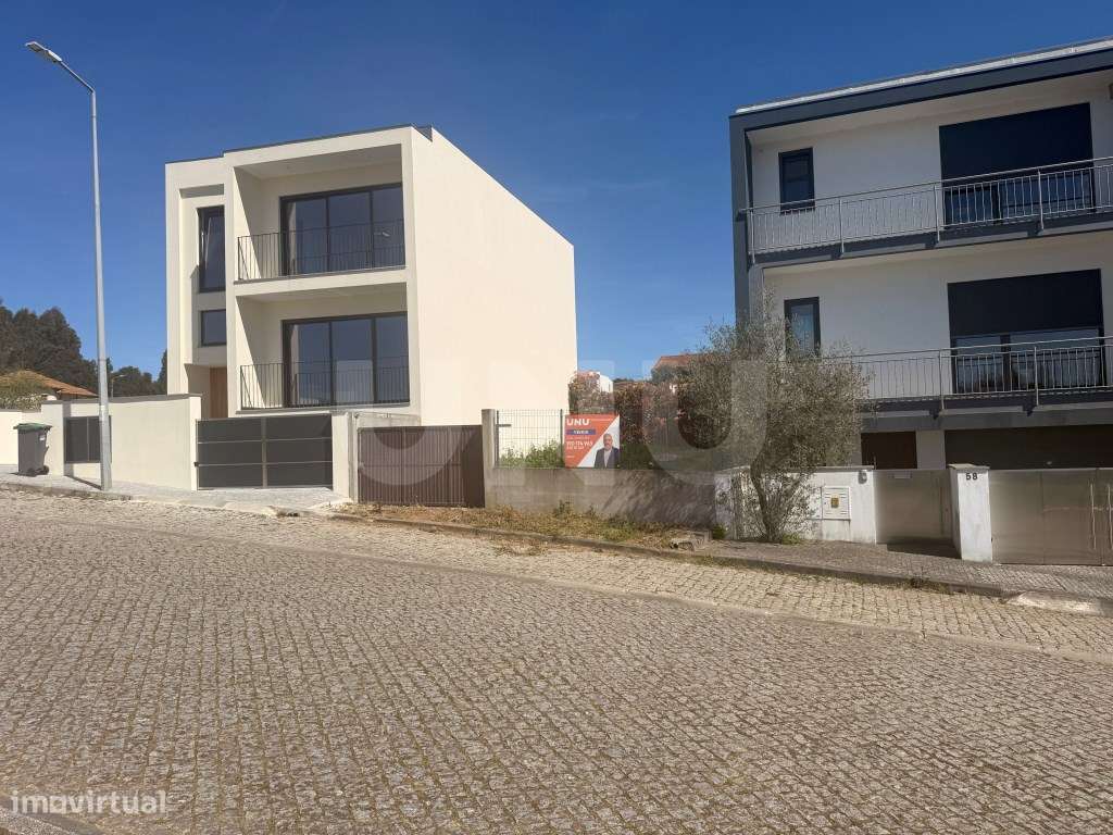 Lote para Moradia em Banda | Zona Tranquila e Excelentes Acessos - ...-6