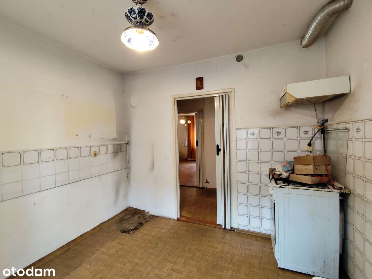 Do remontu: 2 pokoje, 43,86 m2, 1 piętro, gazowe, niski czynsz BYTOM-6