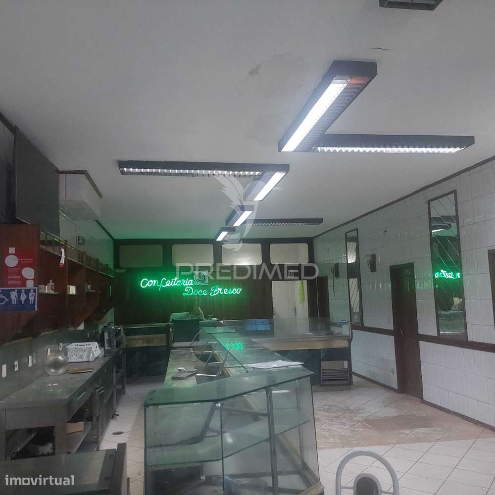 Trespasse - Loja 150 m² - Rua do Heroísmo - Porto-1