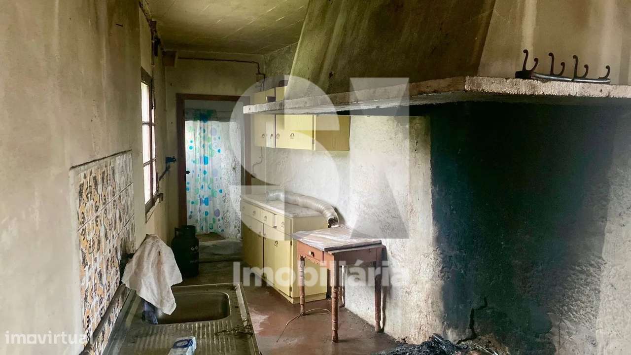 Moradia T2 de dois pisos com potencial para T3 em Arouca - Grande imagem: 5/16