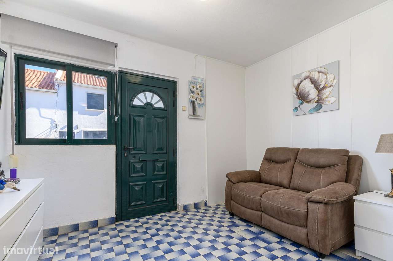 Moradia T2 com 2 Pisos, Sótão e Logradouro no Feijó, Almada - Grande imagem: 5/23