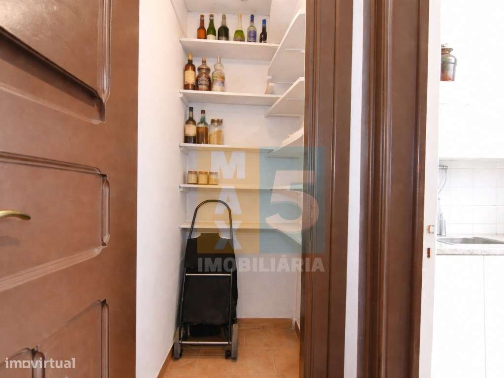 T2+1 com logradouro a 5 min a pé da Universidade Nova - Lisboa-12