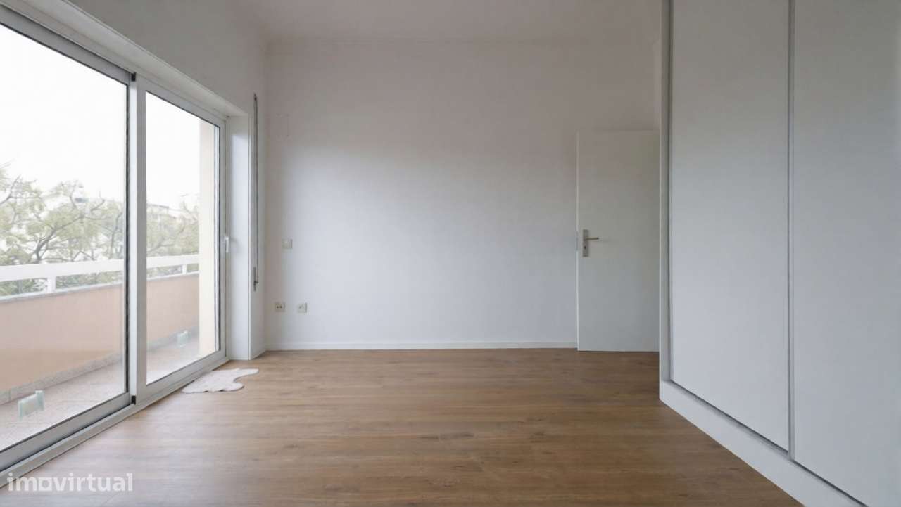 T3 | Varandas | Box | 2 WC's | Excelente localização | 100% Renovado-13