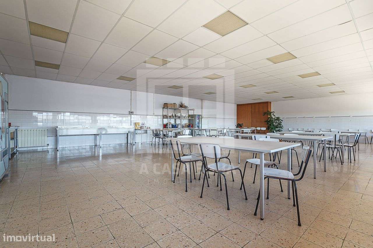 Armazém em funcionamento em Oliveira de Frades com mais de 10.000 m2 - Grande imagem: 3/31