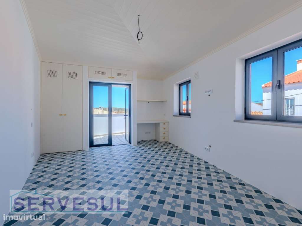 Nova Moradia de 2 pisos composta por 1 quarto, totalmente renovada,...-12