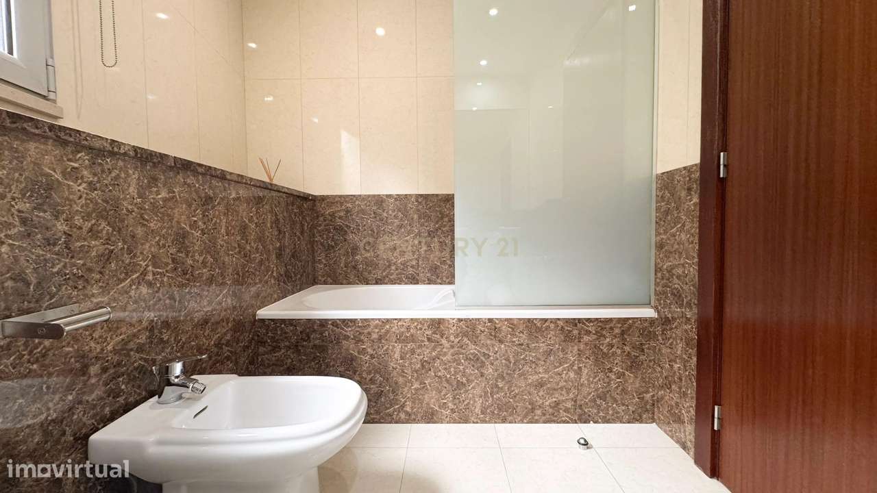 Apartamento T2 em Funchal (São Pedro) com Vista Mar-19