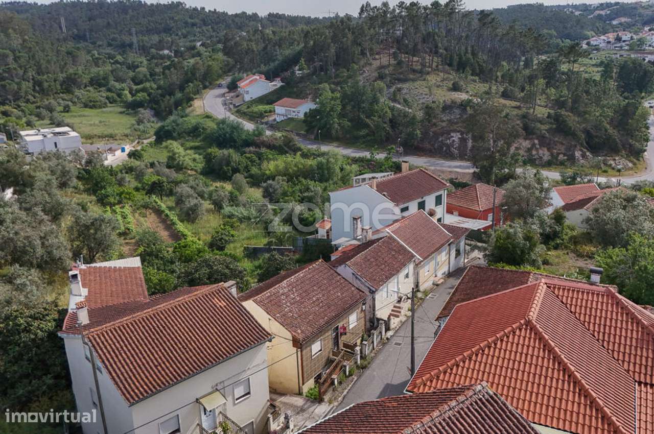 Moradia T3 para remodelar em S.Martinho do Bispo-24