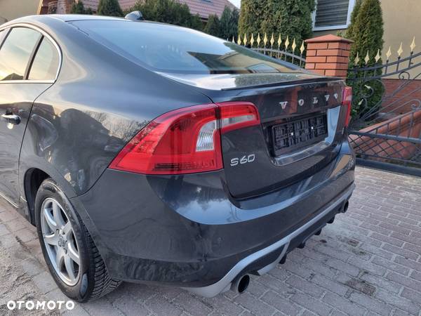 Volvo S60 D2 R-Design - 5