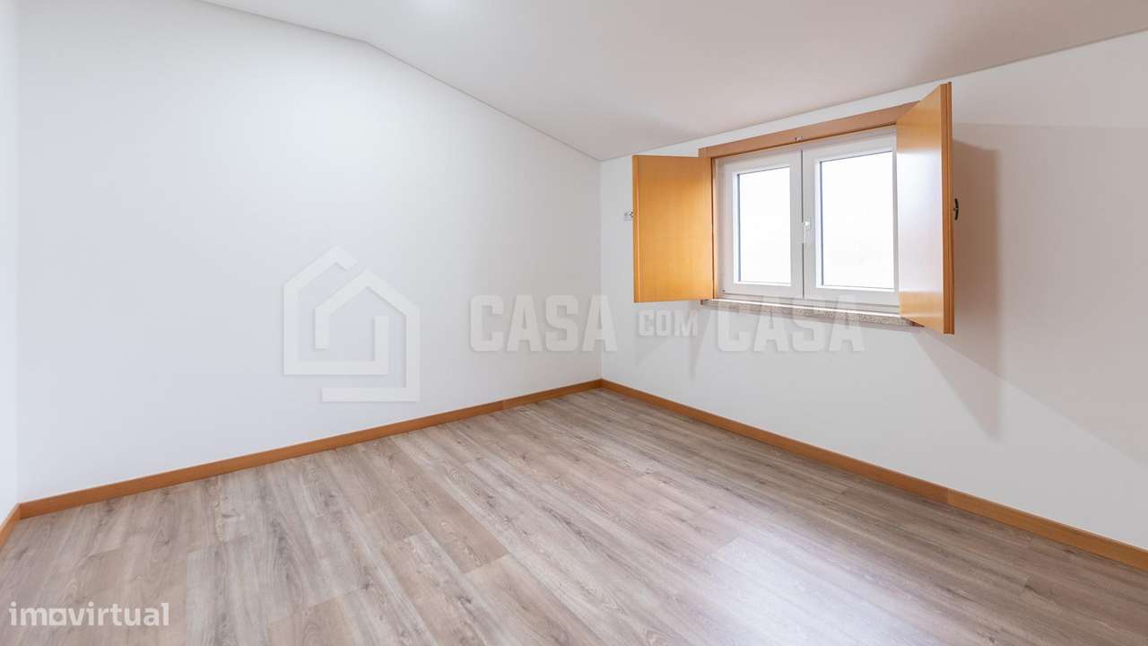 Moradia V3 Remodelada em Gumiei-8