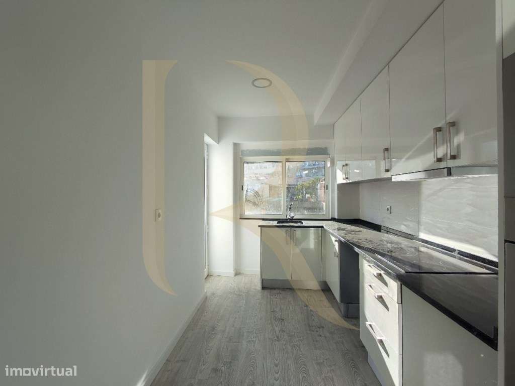 Apartamento T2 em remodelação na Cruz de Pau - Grande imagem: 2/11