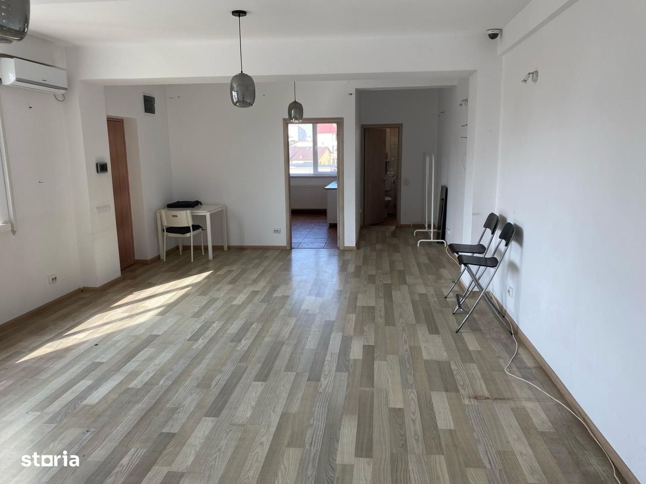 APARTAMENT 3 CAMERE I VEDERE PE 3 PARTI I DOROBANTI