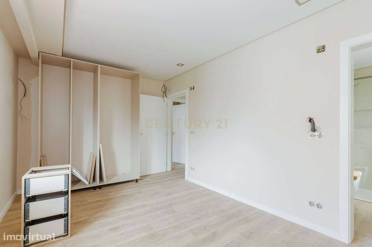 Apartamento T2 Novo com Vista Panorâmica em Loures-20