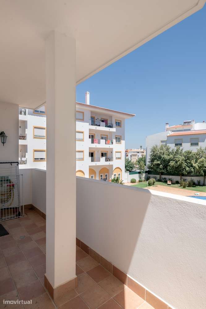 Apartamento de 2 Quartos em Lagos — Conforto, Localização e Potencial-21