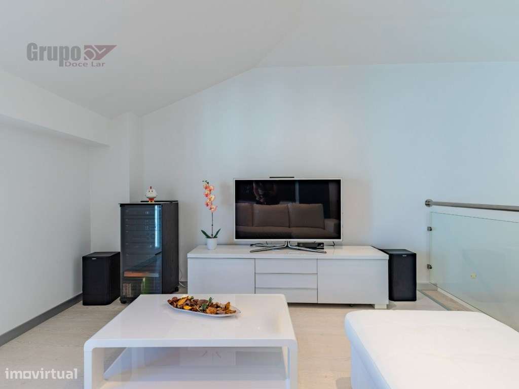 T2 Duplex Exclusivo a 150m da Praia com Vista Mar e Castelo- Sesimbra-16