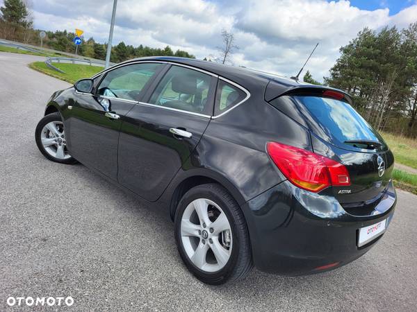 Opel Astra IV 1.7 CDTI Cosmo - 5