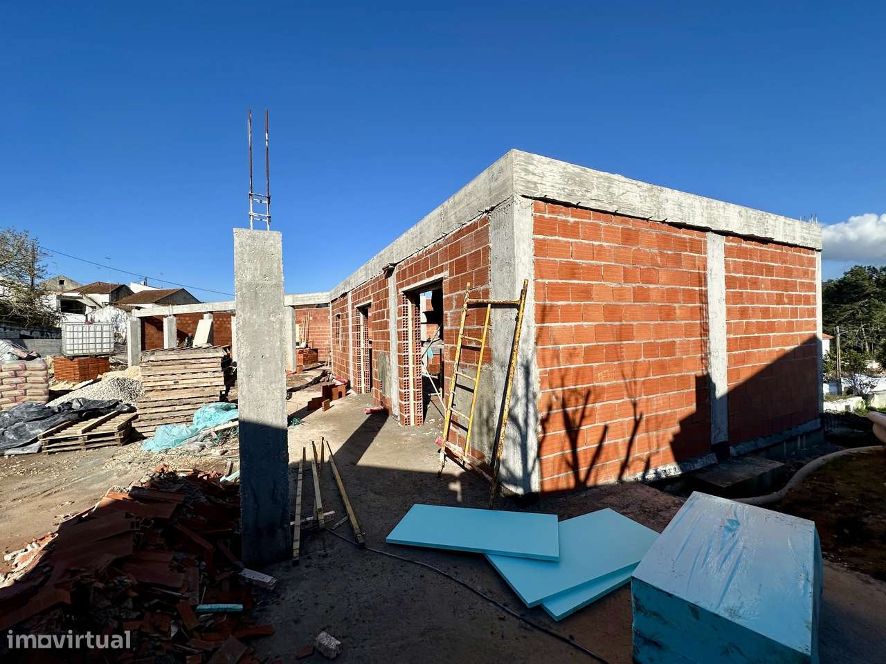 Moradia estilo rústico com piscina e garagem - a 10 min de C da Rainha-5