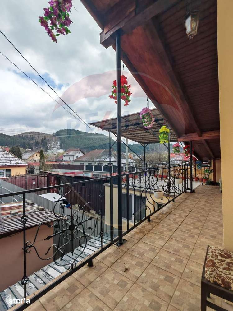 Casă / Vilă oportunitate cu 5 camere priveliste frumoasa-0