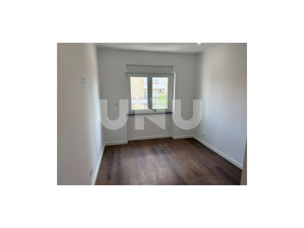 Apartamento T2 na Amadora com muita luminosidade-9