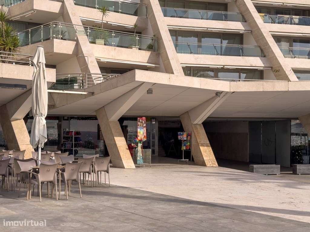 Loja à Venda na Praça da Califórnia, Sesimbra - Grande imagem: 2/5